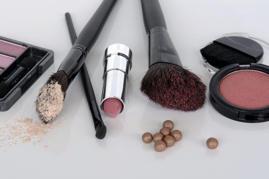 cosmetics-1367779_1920.jpg