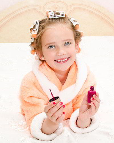 Почему нельзя делать маникюр детям до 14 лет