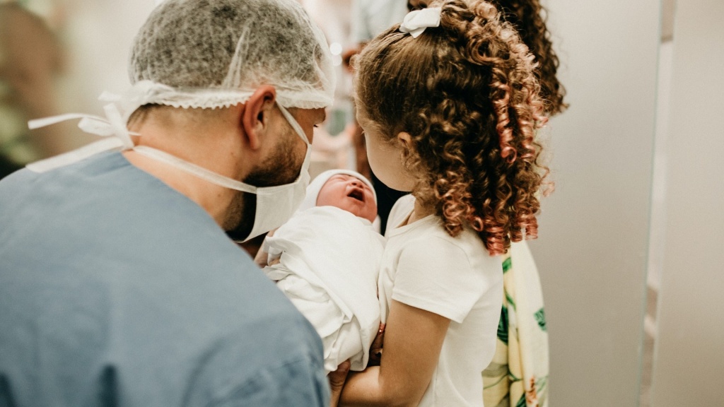 new born and family.jpg