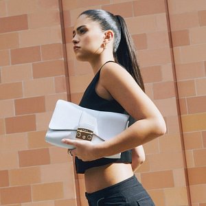 Новый хит коллекции: клатч кросс-боди Furla Новый хит коллекции: клатч кросс-боди Furla