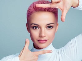 Экзосомы, свет, токсины и еще несколько тенденций в уходе за кожей, которые будут популярны в 2025 году