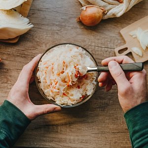 Антибиотики «убивают» не только бактерии: какие продукты помогут восстановить кишечник
