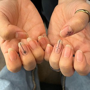 Настоящие татуировки на ногтях: все о новом нейл-тренде Настоящие татуировки на ногтях: все о новом нейл-тренде
