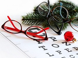 Как улучшить зрение за новогодние праздники: 5 лайфхаков от офтальмолога