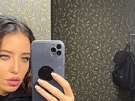Косы с вплетенными украшениями: Надя Дорофеева повторила прическу Ким Кардашьян