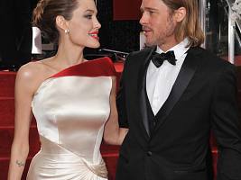 «Она заманила Брэда в ловушку»: Анджелина Джоли спровоцировала скандал в самолете ради быстрого развода?