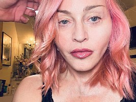 «Пытается победить старость»: Мадонна показала новый имидж (не уверены, что ей идут розовые волосы)