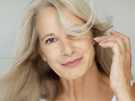 Красота по возрасту:  нюансы макияжа для зрелых дам 60+
