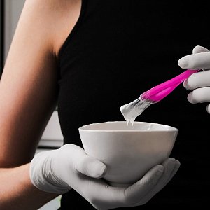 Как самостоятельно покрасить волосы дома