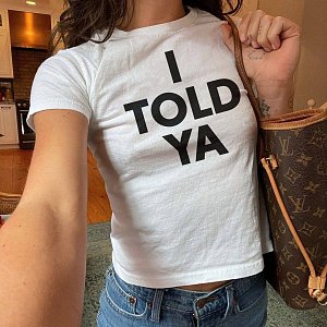 Футболки с надписью: очередной ретро-тренд или индикатор рецессии?