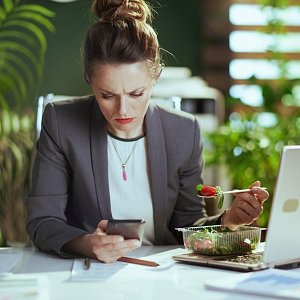 Против стресса и паники: 5 продуктов, которые нужно есть сейчас