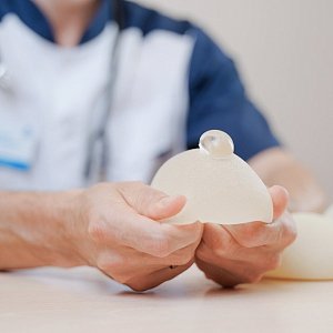 Разорвался грудной имплант: как понять и что делать