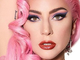 Бирюзовые волосы и ногти: Леди Гага поразила образом русалки