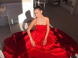 Макияж под красное платье: основные правила и 6 важных бьютихаков