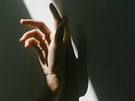 Гиперпигментация и увядание кожи рук: что предлагает косметология