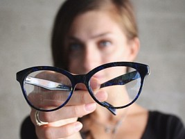 Может ли ношение очков ослабить зрение: вердикт офтальмологов