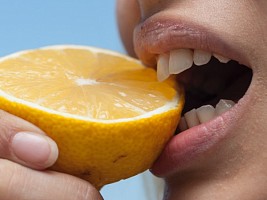 Понижают кислотность и вытягивают пломбы: 6 самых вредных продуктов и напитков для зубов