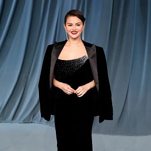 Селена Гомес против Хейли Бибер: лучшие бьюти-образы Academy Museum Gala Селена Гомес против Хейли Бибер: лучшие бьюти-образы Academy Museum Gala