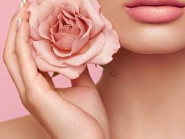 Как майская роза: чем этот цветок полезен для кожи