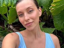 «Страшно, что в норму все придет нескоро»: Регина Тодоренко показала свою фигуру после третьих родов