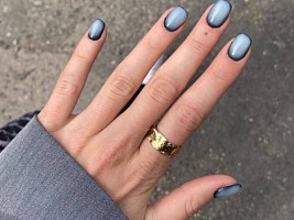 Коричневый и голубой — самое модное сочетание в маникюре этой зимой