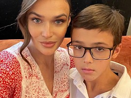 «Идеально все, кроме прически и веса моего сына»: Алена Водонаева жестко критикует 11-летнего отпрыска за его вид   