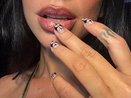 Новые ногти певицы Дуа Липы: идеальный вариант для любителей минималистичного дизайна