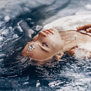 Маска вместо фильтра в Instagram и сыворотка от пигментации: 8 бьюти-новинок для лица, которые стоит попробовать Маска вместо фильтра в Instagram и сыворотка от пигментации: 8 бьюти-новинок для лица, которые стоит попробовать