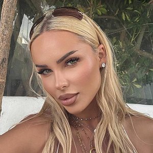 «Мой базовый минимум»: Певица Ханна назвала бьюти-процедуры, которые делает каждый месяц