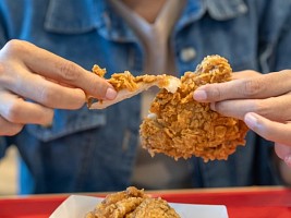 Воруют молодость и стройность: от каких продуктов диетологи советуют отказаться после 40 лет