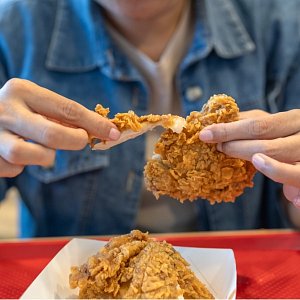 Воруют молодость и стройность: от каких продуктов диетологи советуют отказаться после 40 лет