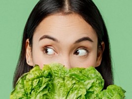 Салаты-детоксы и модные «чистки»: реальные риски, противопоказания и фирменный рецепт от нутрициолога