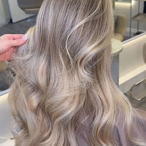 Блонд шампань: самый нежный и «дорогой» оттенок весны 2026