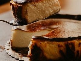 Нежная натура: баскский чизкейк — рецепт обожженного десерта