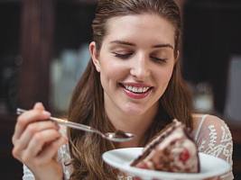 Сократить рацион на 250ккал и съесть десерт: 3 способа ускорить затормозивший процесс похудения