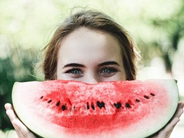 7 продуктов, которые способны отбеливать зубы естественным образом