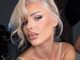 «Борьба с жирочком»: певица Ханна показала, какие процедуры делает для плоского живота