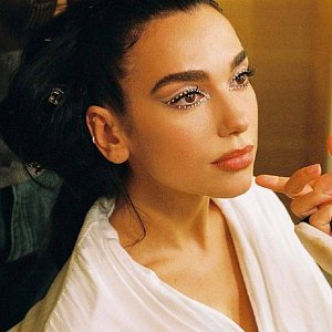 Какие стрелки попробовать в летнем макияже