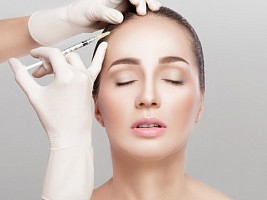 Не только от морщин: зачем проводят ботулинотерапию кожи головы 
