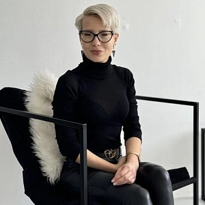 «Сохранение молодости — это не везение, а результат грамотного ухода»: Анастасия Гвоздева о личных предпочтениях в средствах и методах косметологии