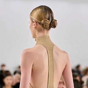 Прически на лето для густых волнистых волос Прически на лето для густых волнистых волос