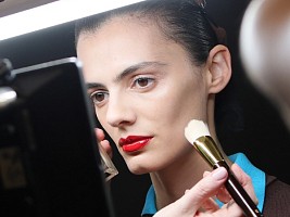 Макияж в эстетике Tom Ford: как повторить бьюти-образ с показа бренда