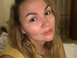 «Нос заложен, вес предатель»: 40-летняя Надежда Ангарская рассказала, как протекает ее беременность