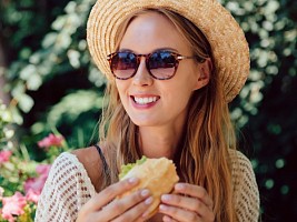 От сока до сосисок: 5 продуктов, которые могут вызвать обезвоживание 