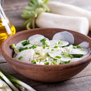 Слаще редьки: три простых и вкусных рецепта с сочным и хрустящим дайконом Слаще редьки: три простых и вкусных рецепта с сочным и хрустящим дайконом