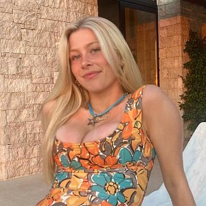 Носит одежду матери, ненавидит модные показы: что известно о старшей дочери Клаудии Шиффер, 19-летней копии супермодели Клементине Носит одежду матери, ненавидит модные показы: что известно о старшей дочери Клаудии Шиффер, 19-летней копии супермодели Клементине