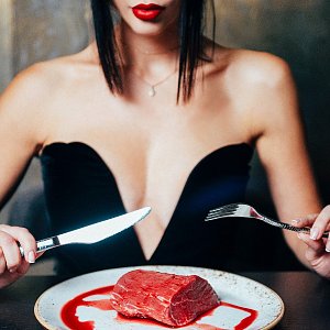 Мясо раздора, или как любимая еда помогает определить, экстраверт человек или интроверт