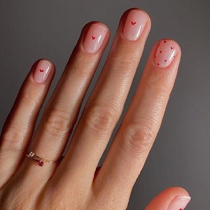 Маникюр ко Дню всех влюбленных: самые трендовые варианты