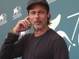 И Джоли тоже вспомнил? Что Брэд Питт рассказывал о самых памятных постельных киносценах