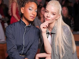 Лучшие бьюти-образы и прически гостей показа Dior в Париже